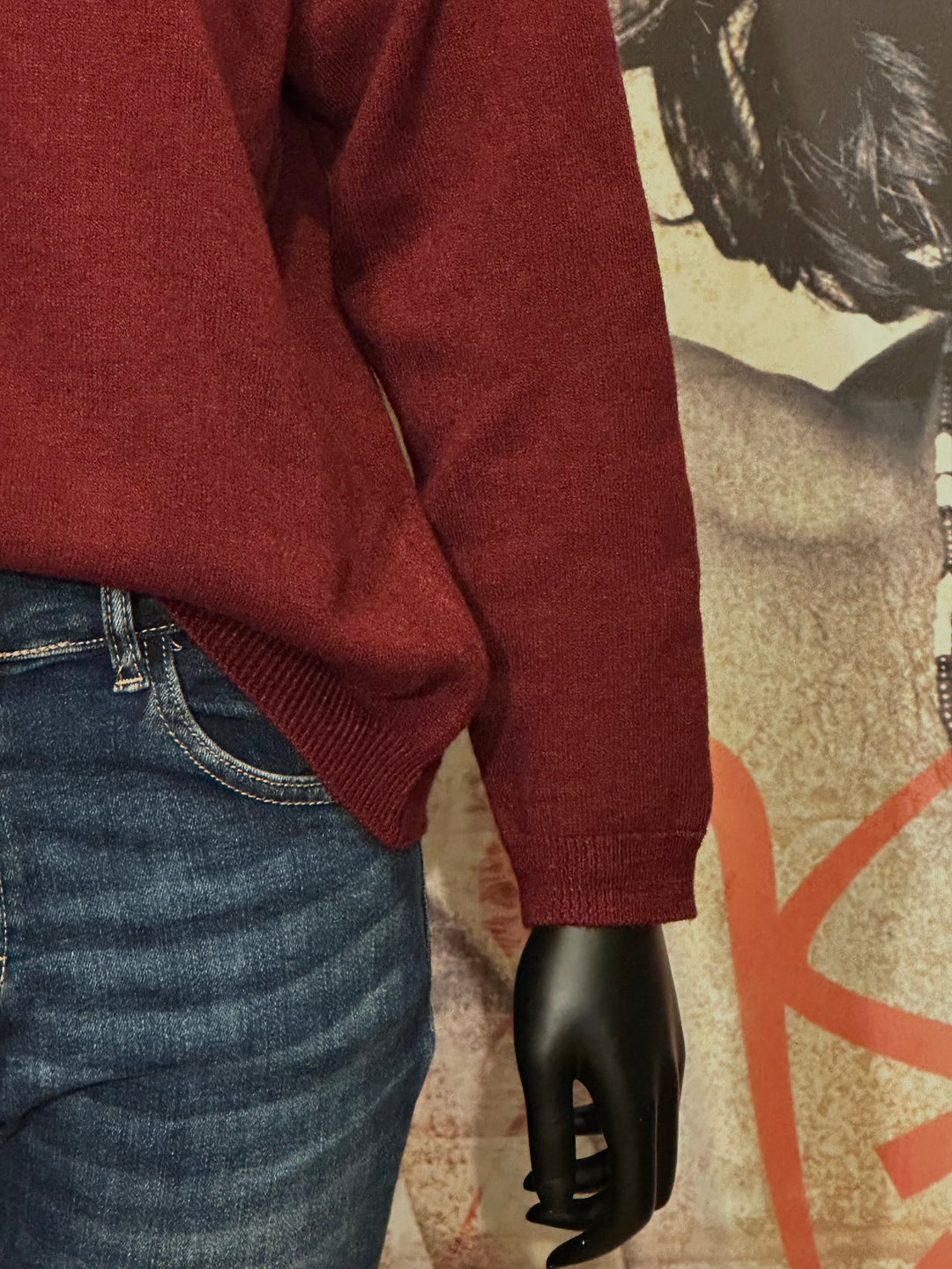 Pull en maille fine col V bordeaux