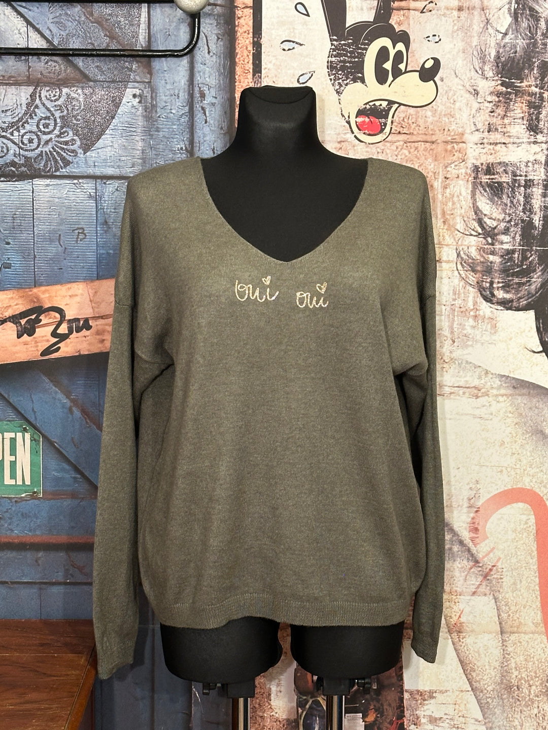 Pullover mit V-Ausschnitt "oui oui" khaki