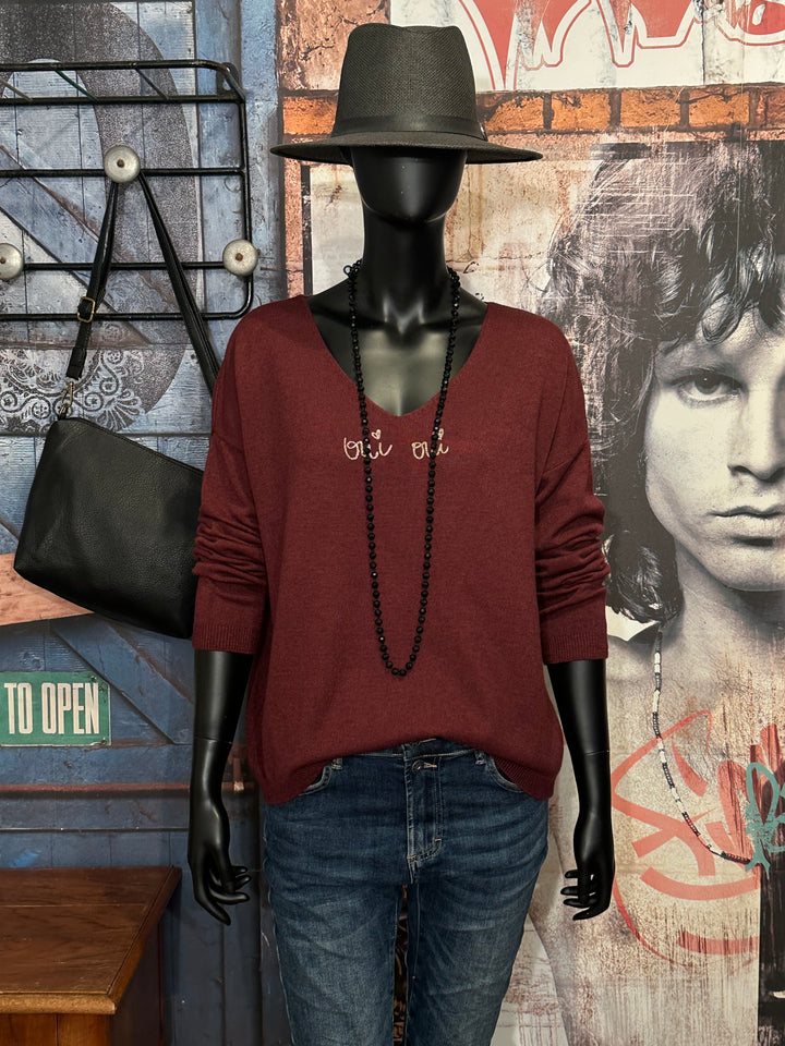 Pull col V "oui oui" bordeaux