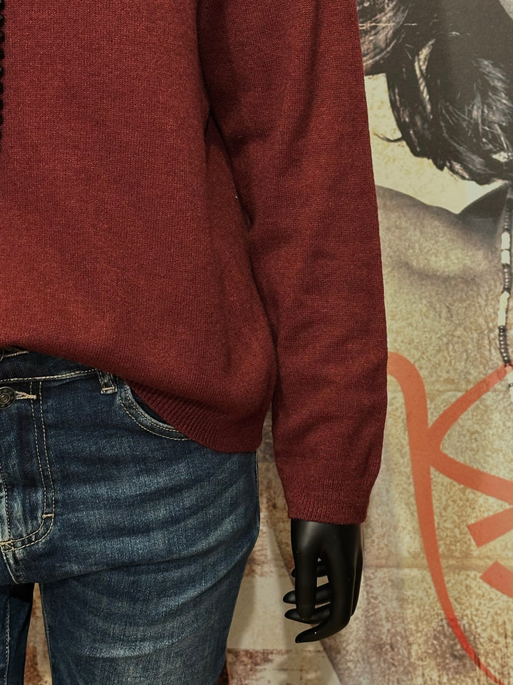 Pull col V "oui mais non" bordeaux