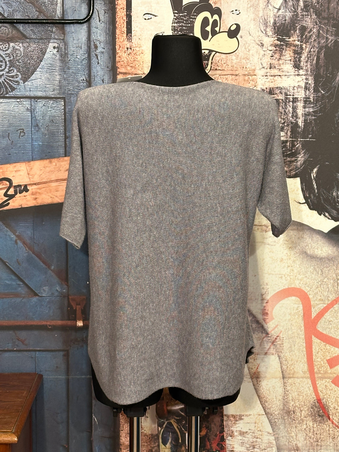 Pullover mit kurzen Ärmeln & V-Ausschnitt grau (38/40)