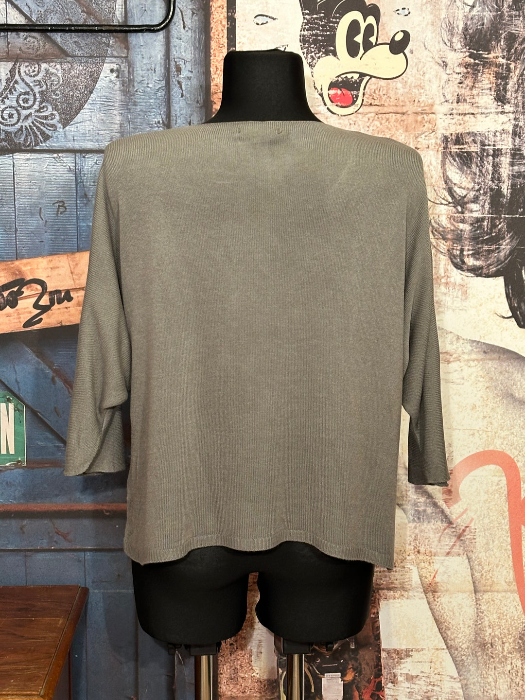 Kurzer Feinstrickpullover mit 3/4-Ärmeln & V-Ausschnitt grau (36/40)