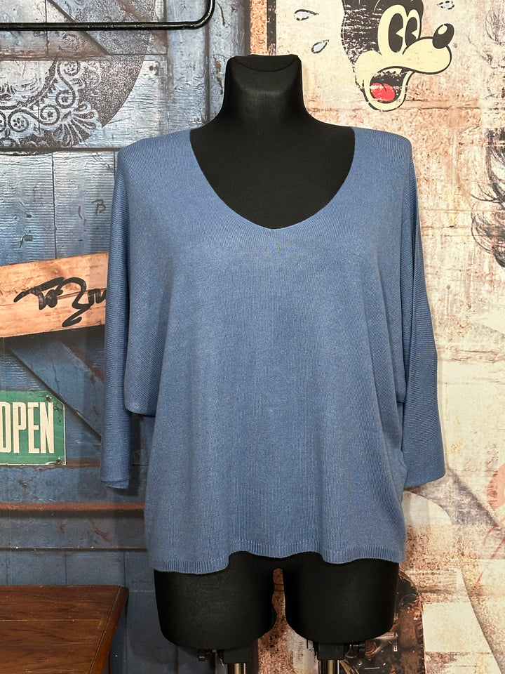 Kurzer Feinstrickpullover mit 3/4-Ärmeln & V-Ausschnitt in Denimblau (36/40)