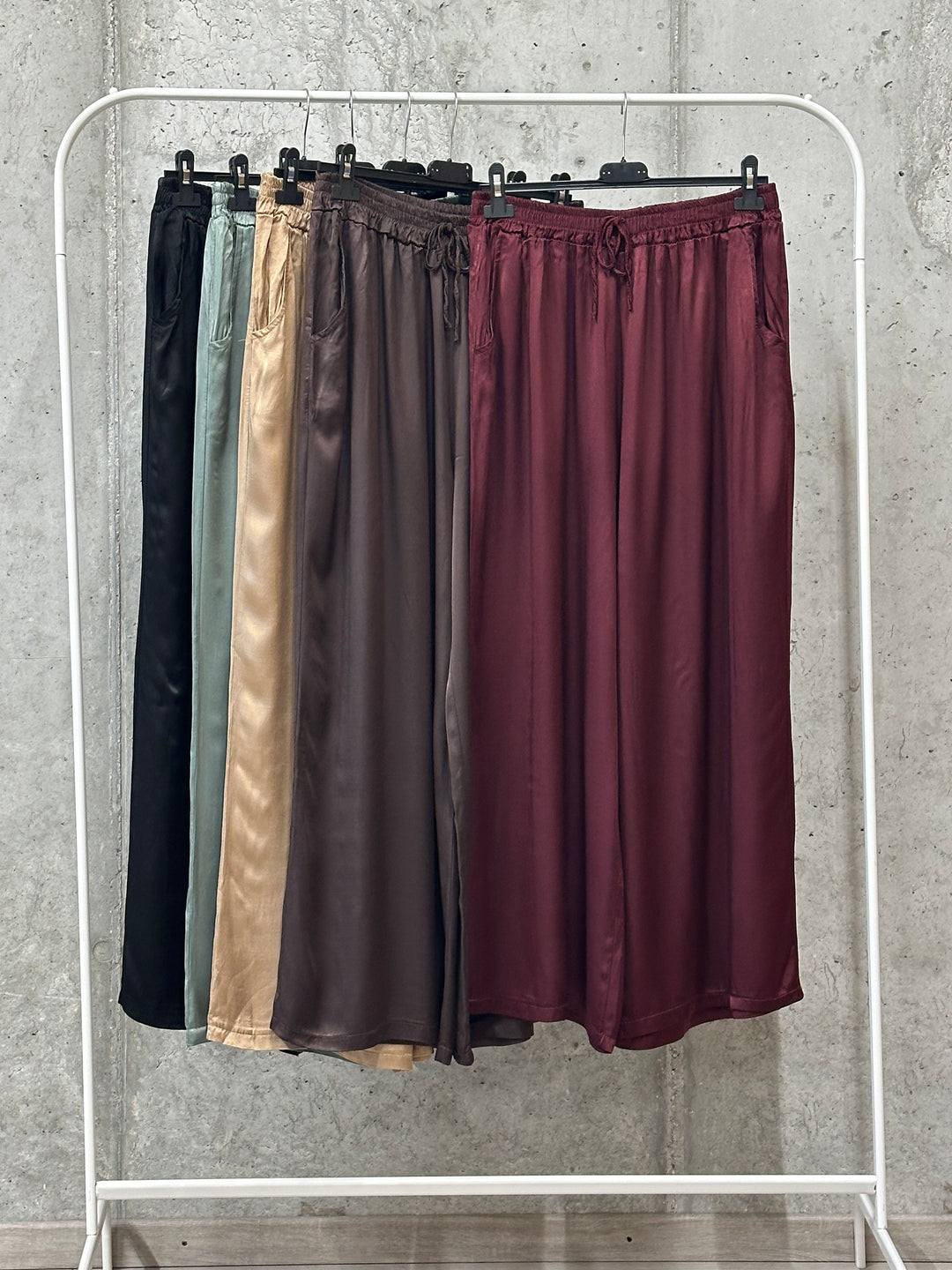 Pantalon satiné "Yanis" taille élastique 100%viscose (42/46) MADE IN ITALY
