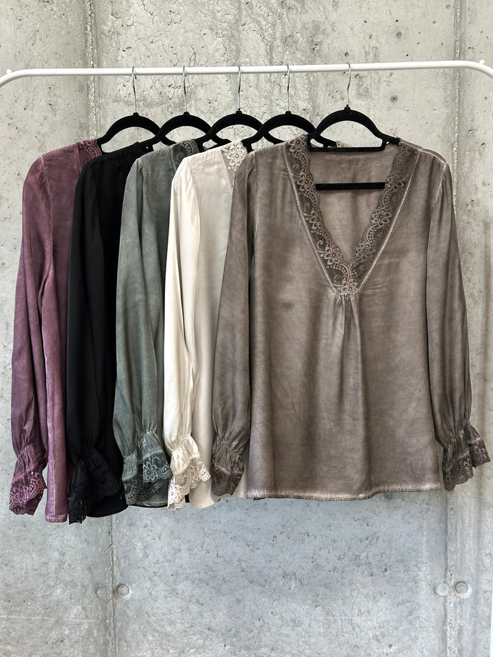 Satiniertes Top mit Ärmeln und V-Ausschnitt aus Spitze 100% Viskose (36/40) MADE IN 🇮🇹