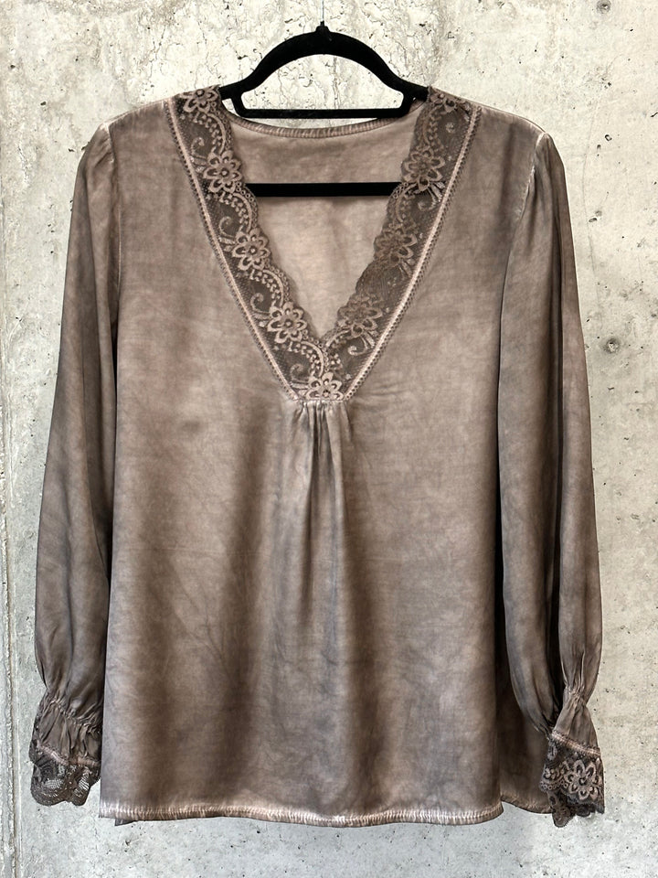 Satiniertes Top mit Ärmeln und V-Ausschnitt aus Spitze 100% Viskose (36/40) MADE IN 🇮🇹