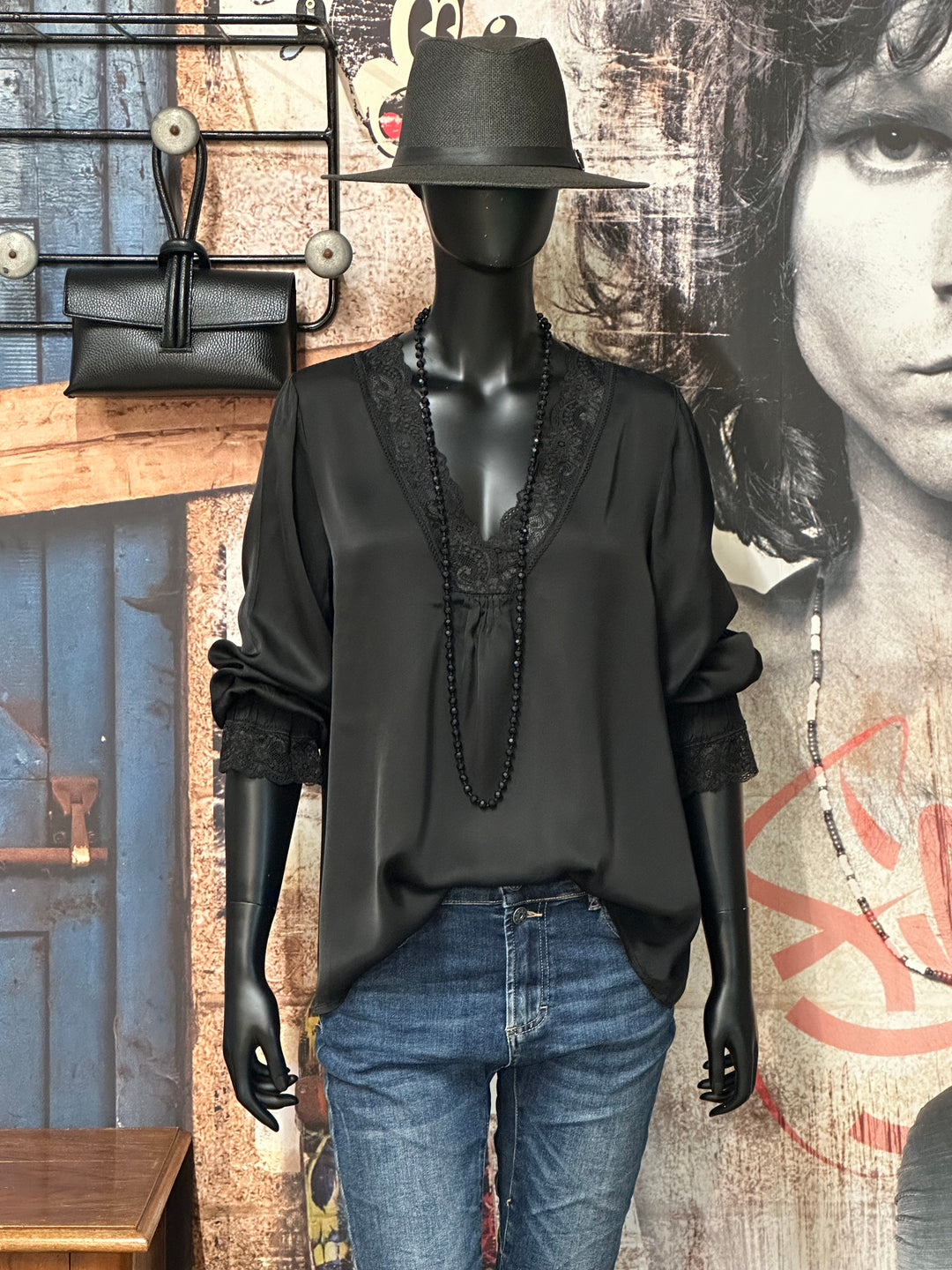 Satiniertes Top mit Ärmeln und V-Ausschnitt aus Spitze 100% Viskose (36/40) MADE IN 🇮🇹