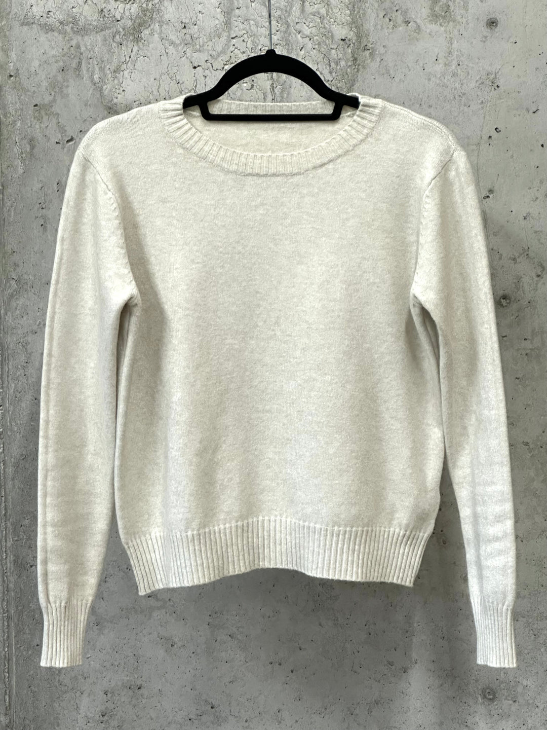 Unifarbener Kurzpullover mit Rundhalsausschnitt (34/38)