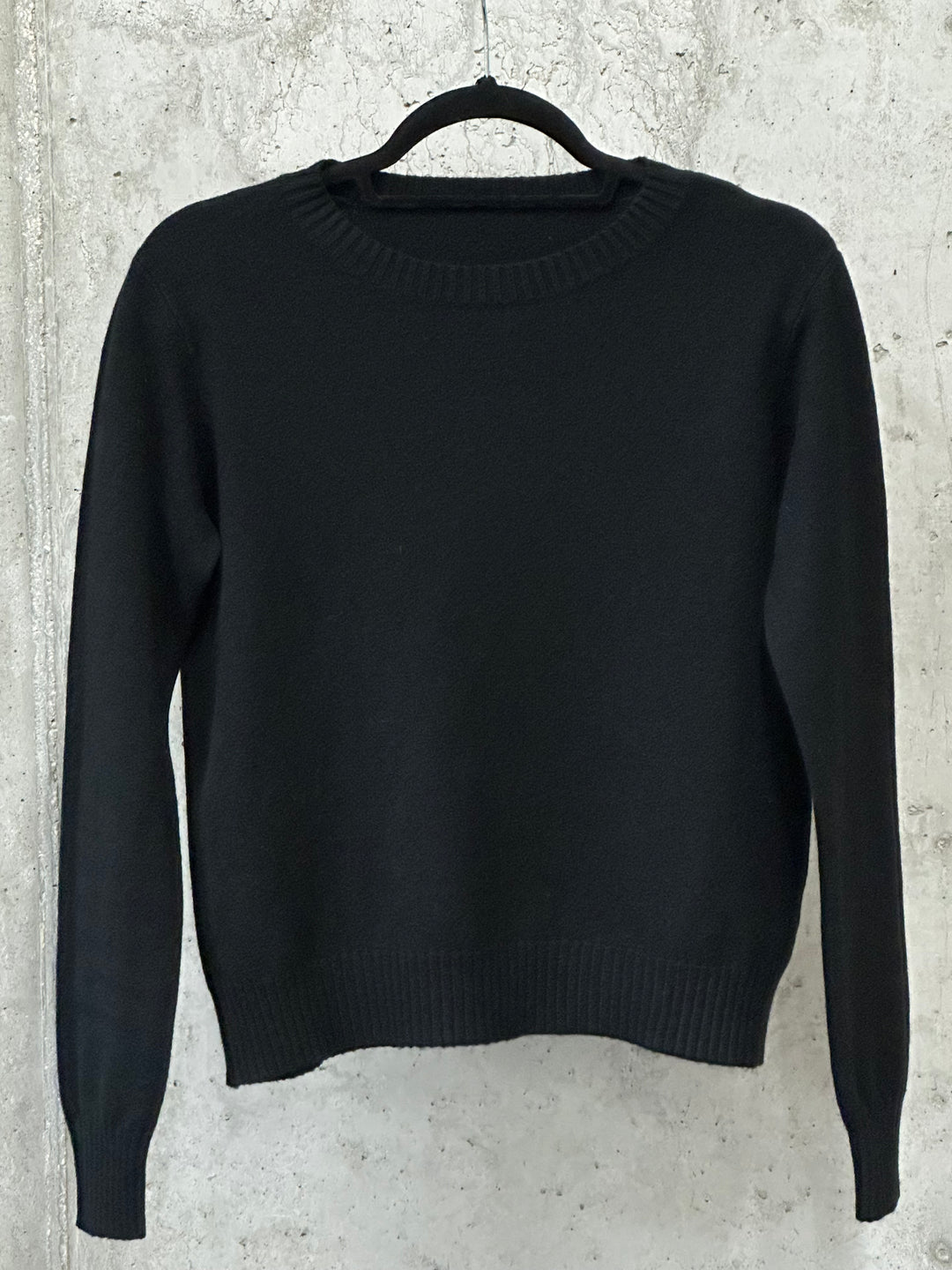 Unifarbener Kurzpullover mit Rundhalsausschnitt (34/38)