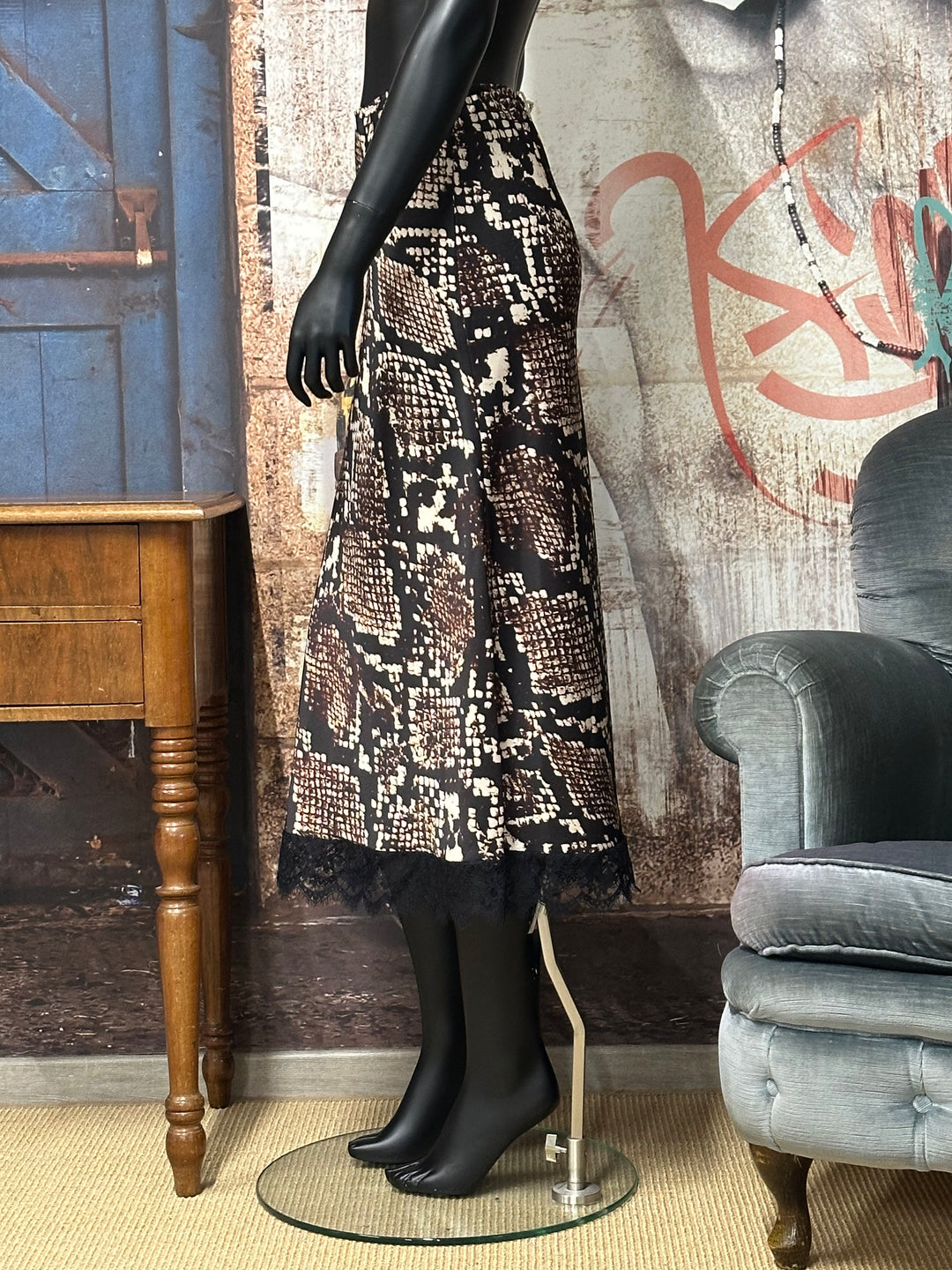 Satinrock aus Spitze mit "Python"-Print in braun, schwarz & champagner (34/38) MADE IN 🇮🇹