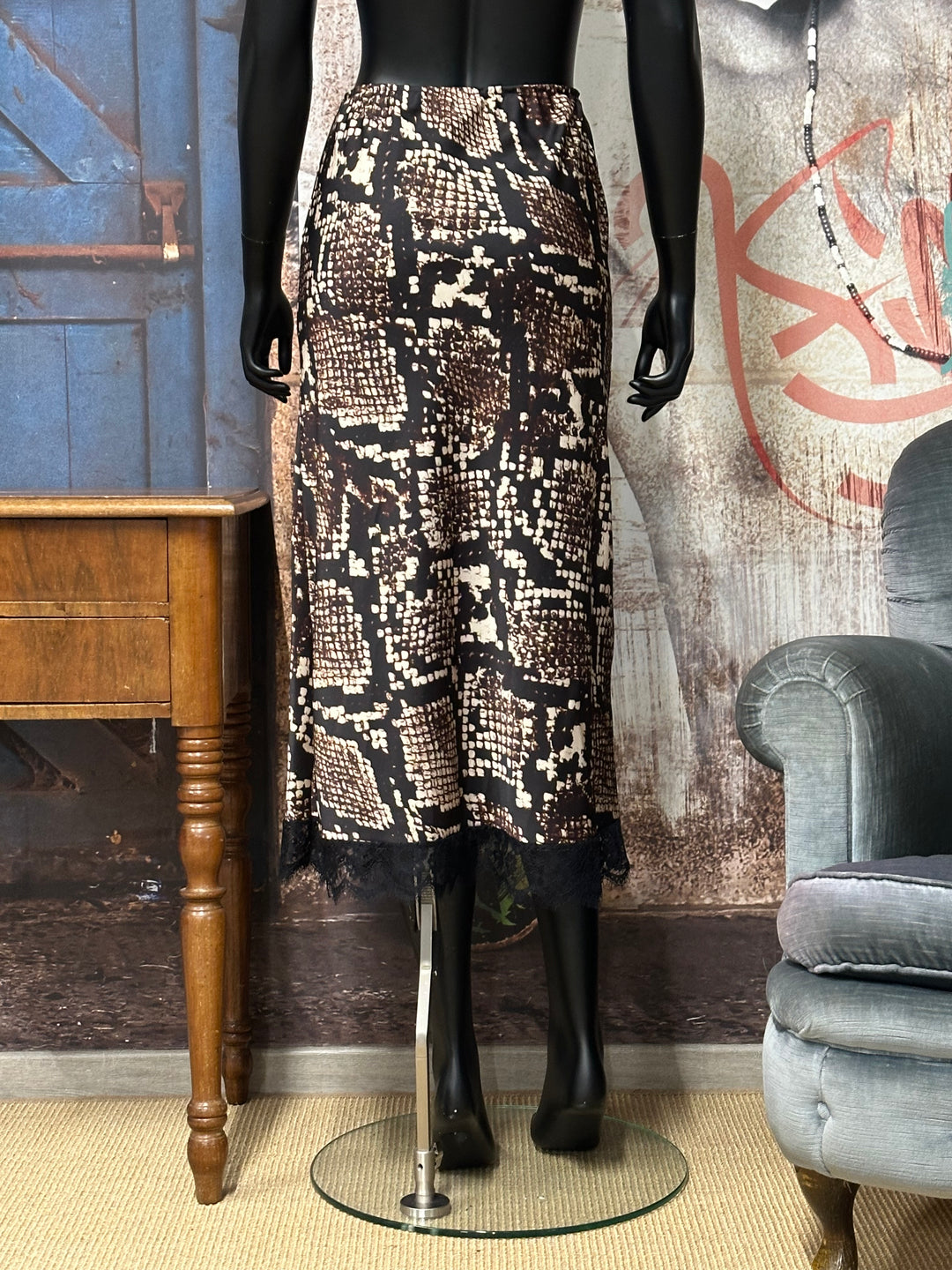 Satinrock aus Spitze mit "Python"-Print in braun, schwarz & champagner (34/38) MADE IN 🇮🇹