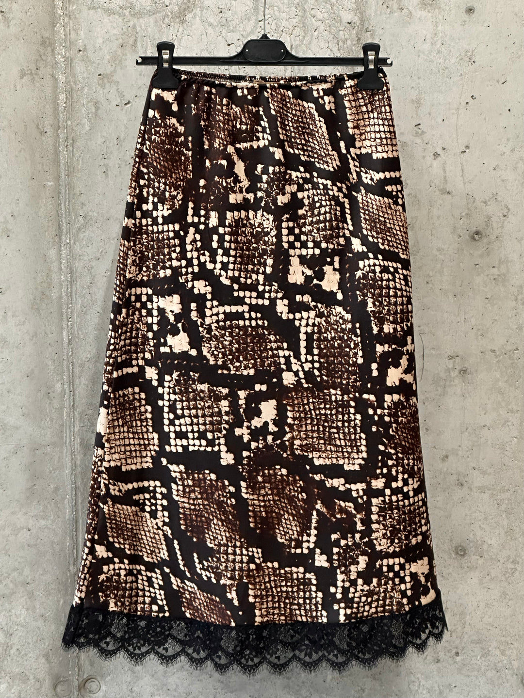 Satinrock aus Spitze mit "Python"-Print in braun, schwarz & champagner (34/38) MADE IN 🇮🇹