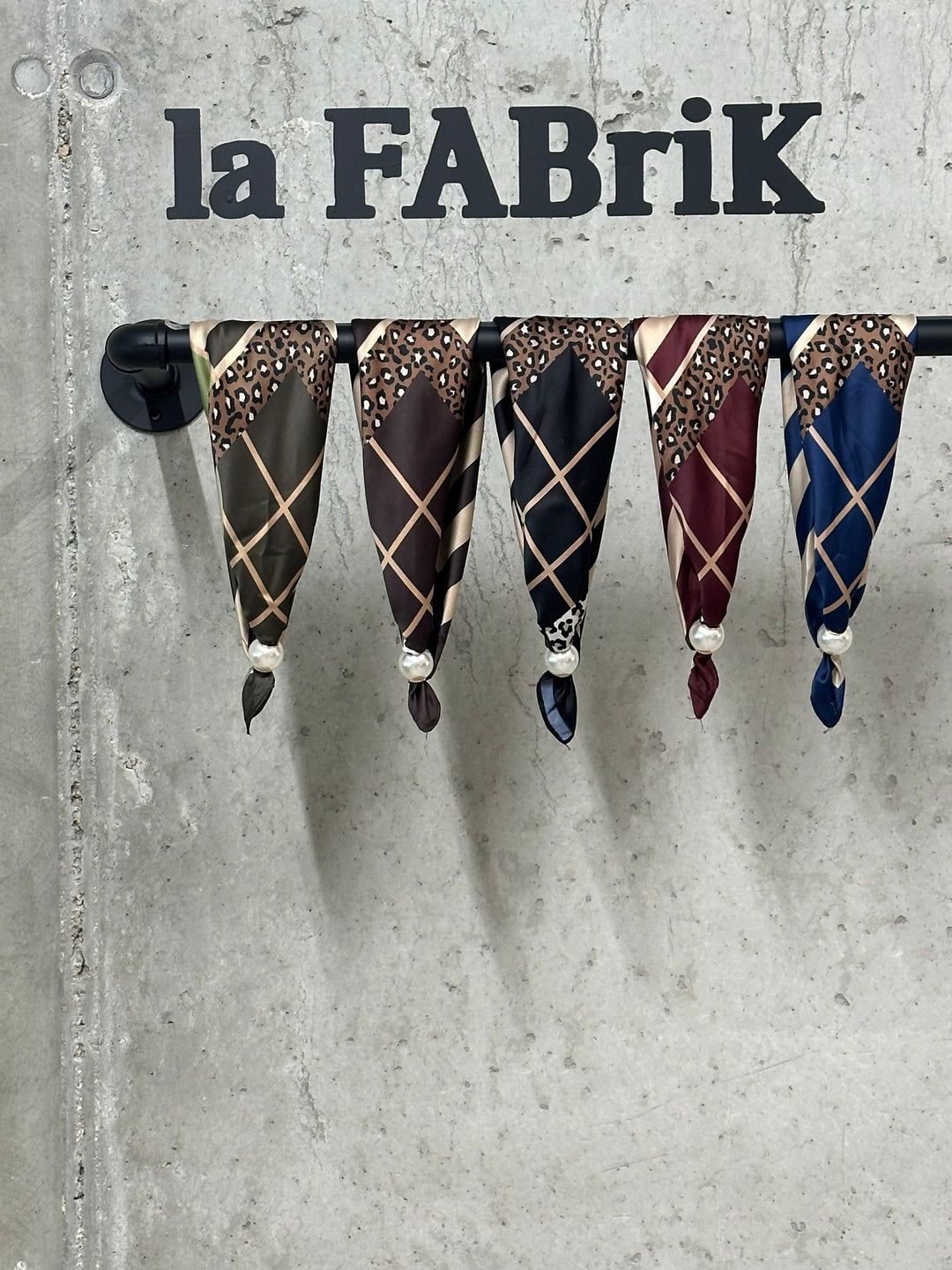 Foulard/tour de cou magnétique "Louna" motifs ligne &amp; léopard