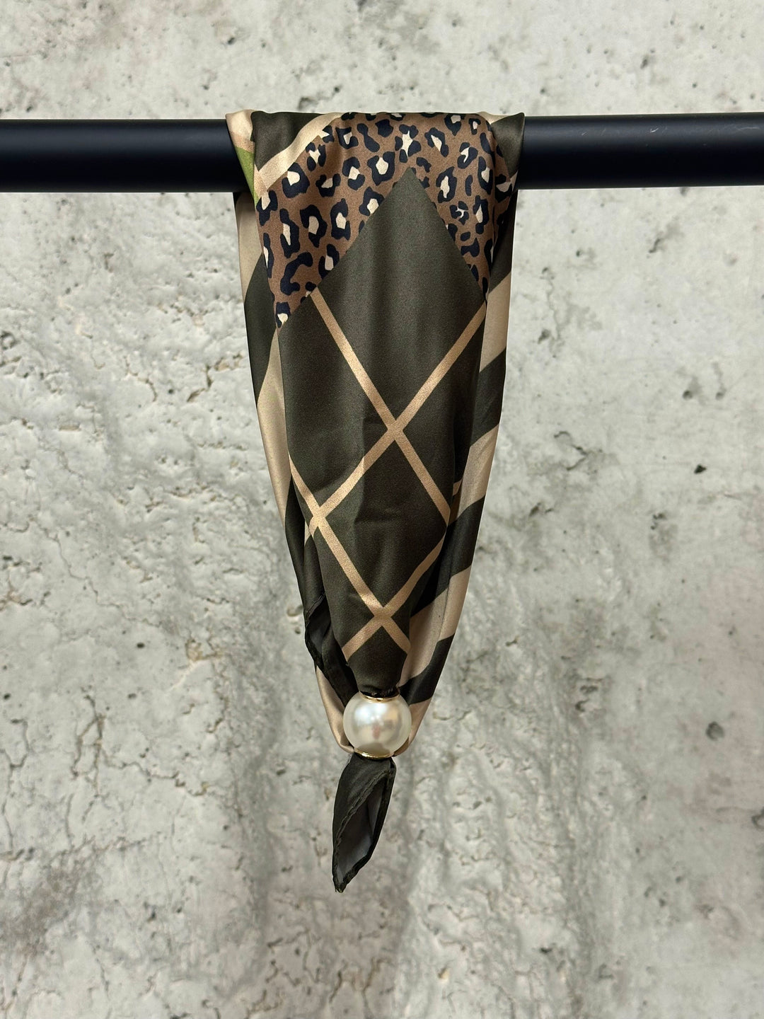 Foulard/tour de cou magnétique "Louna" motifs ligne &amp; léopard