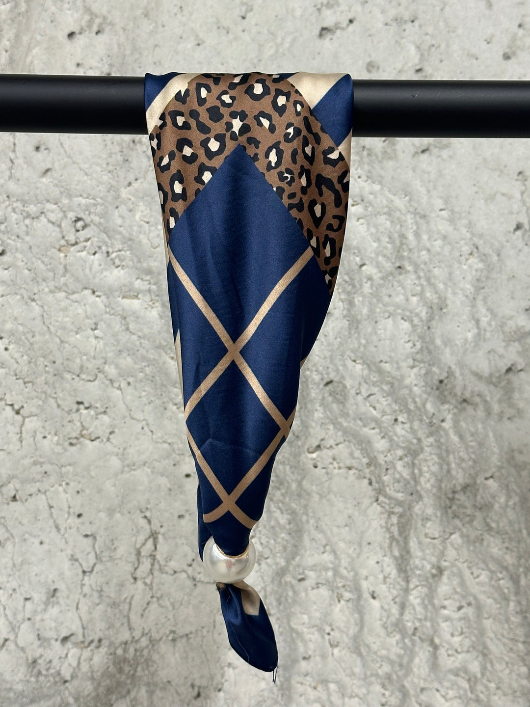 Foulard/tour de cou magnétique "Louna" motifs ligne &amp; léopard