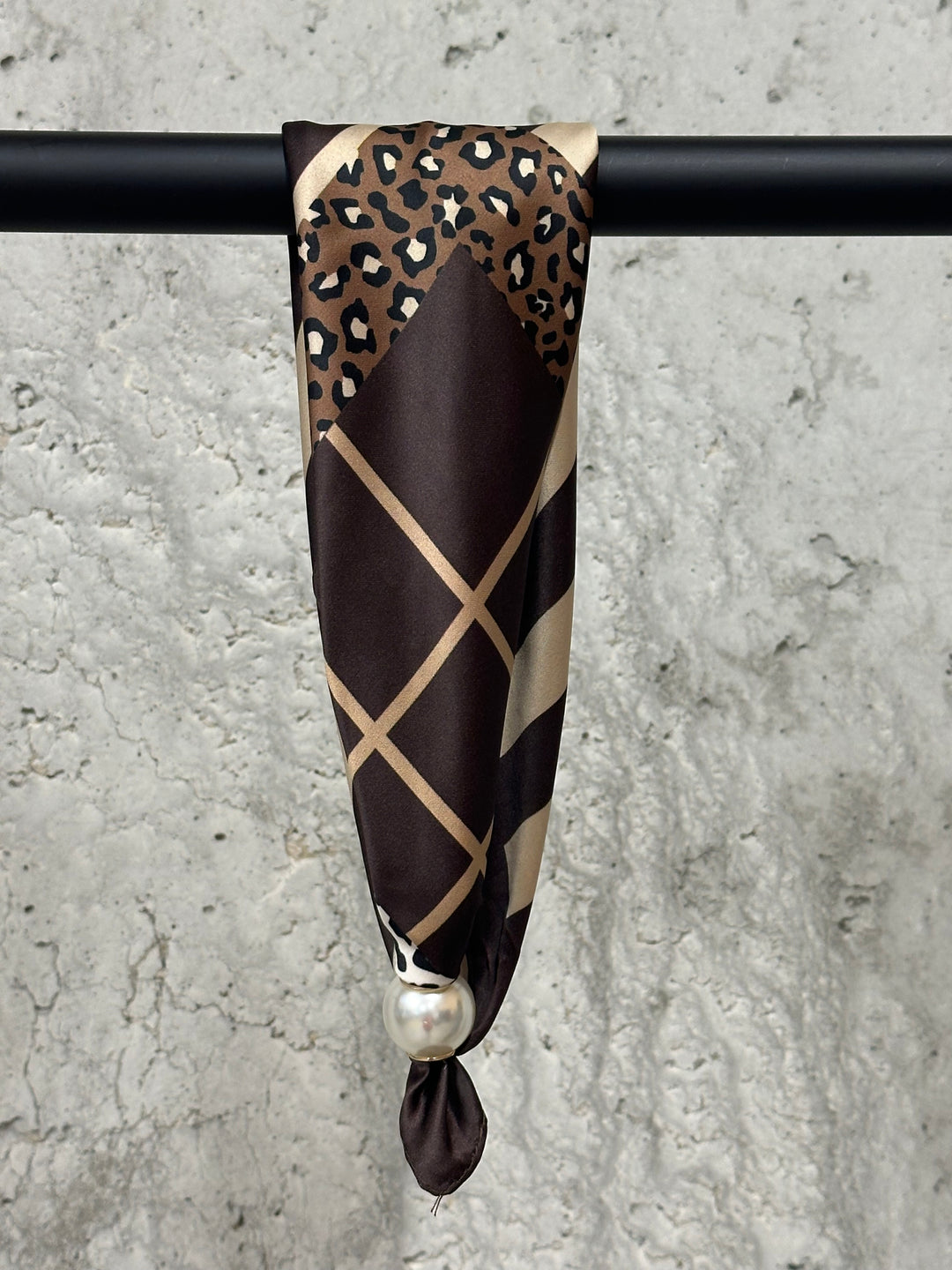 Foulard/tour de cou magnétique "Louna" motifs ligne &amp; léopard
