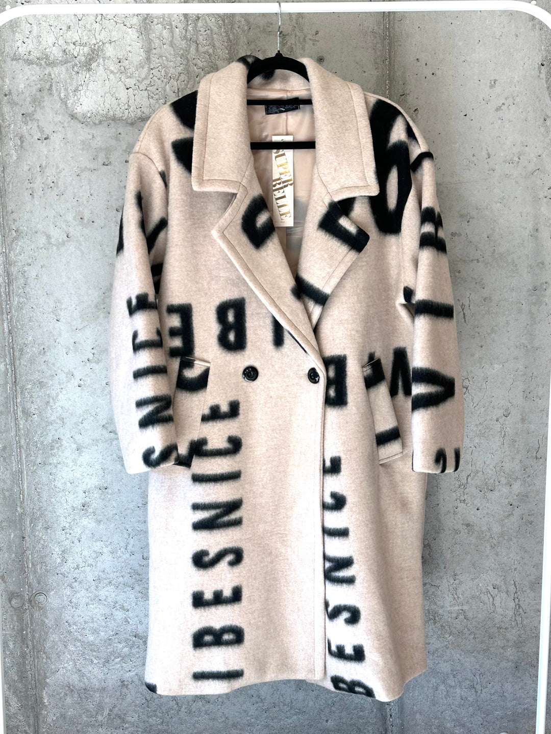 Wintermantel mit "Typografie"-Muster (38/44) MADE IN 🇮🇹