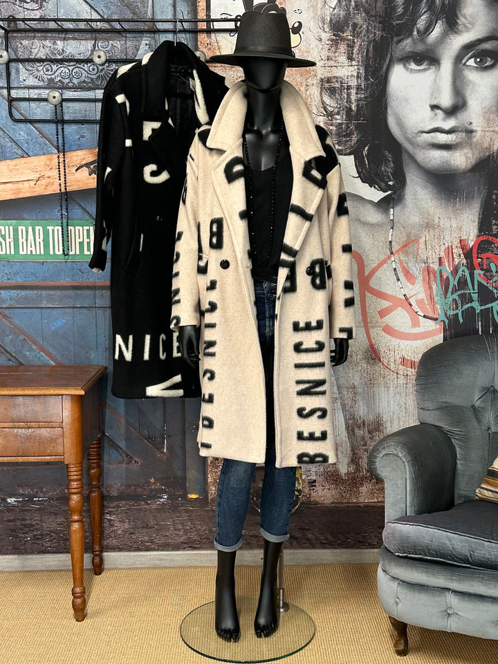 Wintermantel mit "Typografie"-Muster (38/44) MADE IN 🇮🇹