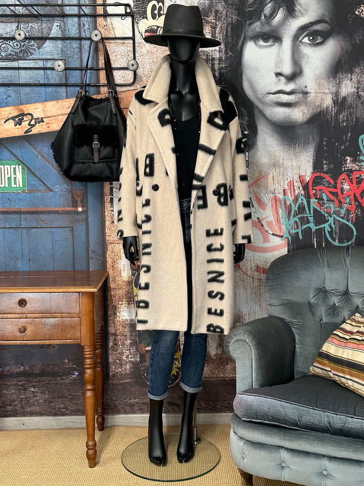 Wintermantel mit "Typografie"-Muster (38/44) MADE IN 🇮🇹