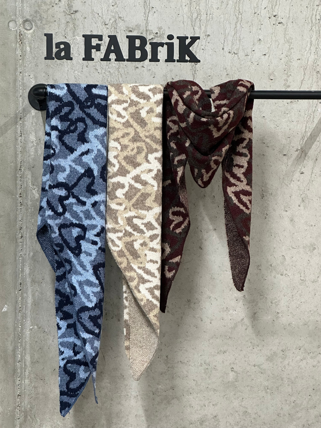 Écharpe triangle coeur «Aïcha »