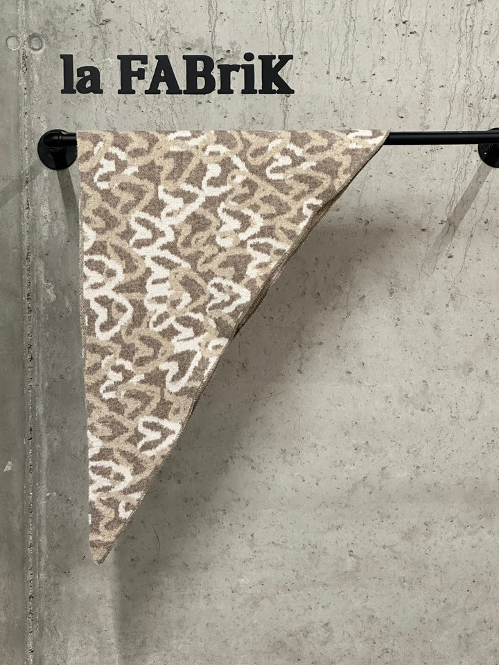 Écharpe triangle coeur «Aïcha »