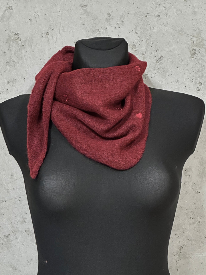 Écharpe petit triangle coeurs brodés «Faustine»