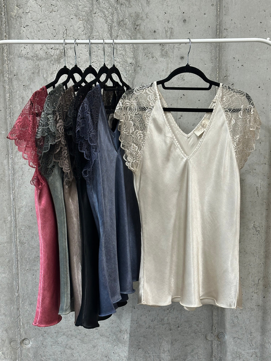 Oberteil aus 100 % Viskose, kurze Ärmel, Spitze, Größe 38/42, HERGESTELLT IN 🇮🇹