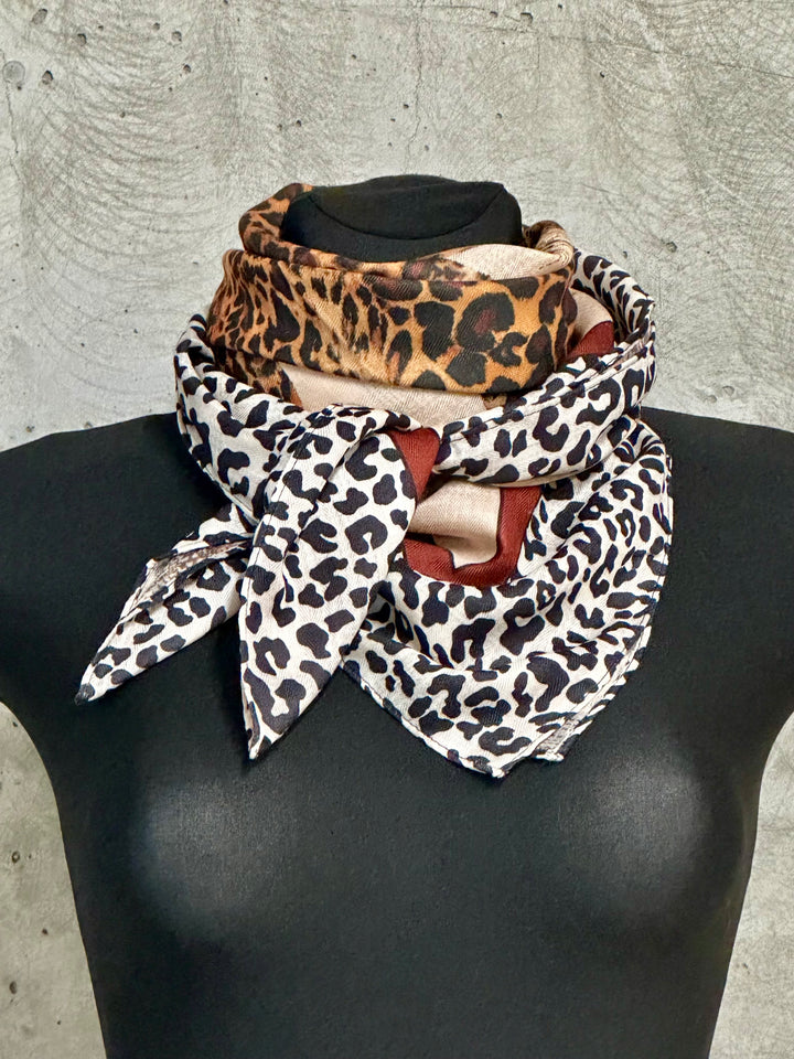 Foulard carré &amp; réversible imprimé Léopard «Joy» 100% viscose