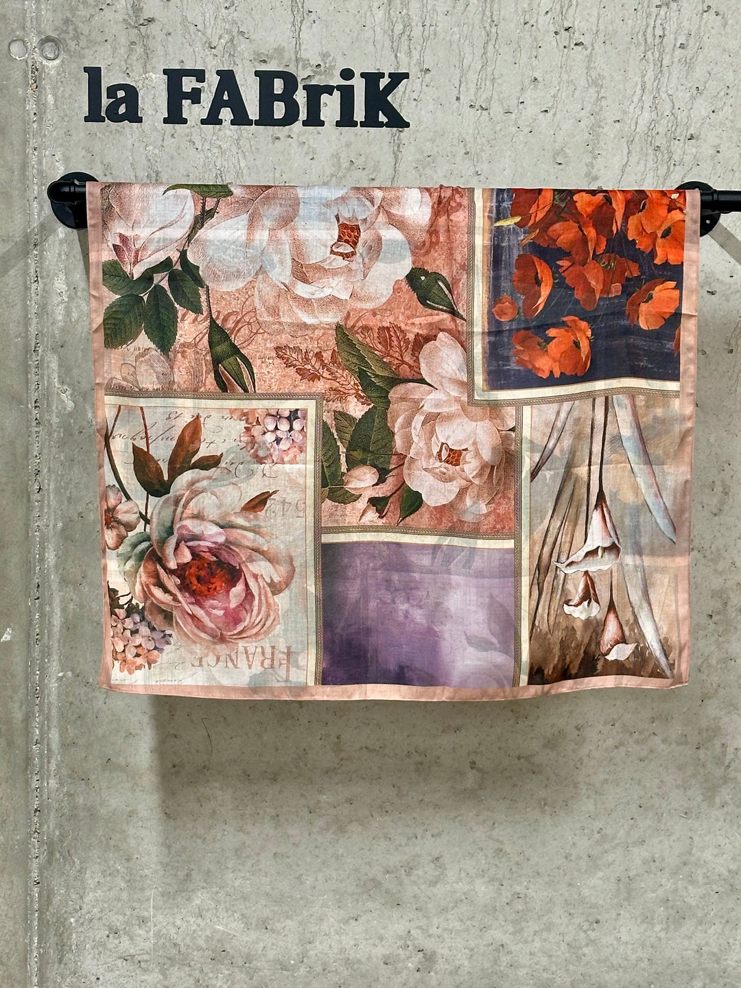 Foulard carré &amp; réversible imprimé Fleurs «Joy» 100% viscose