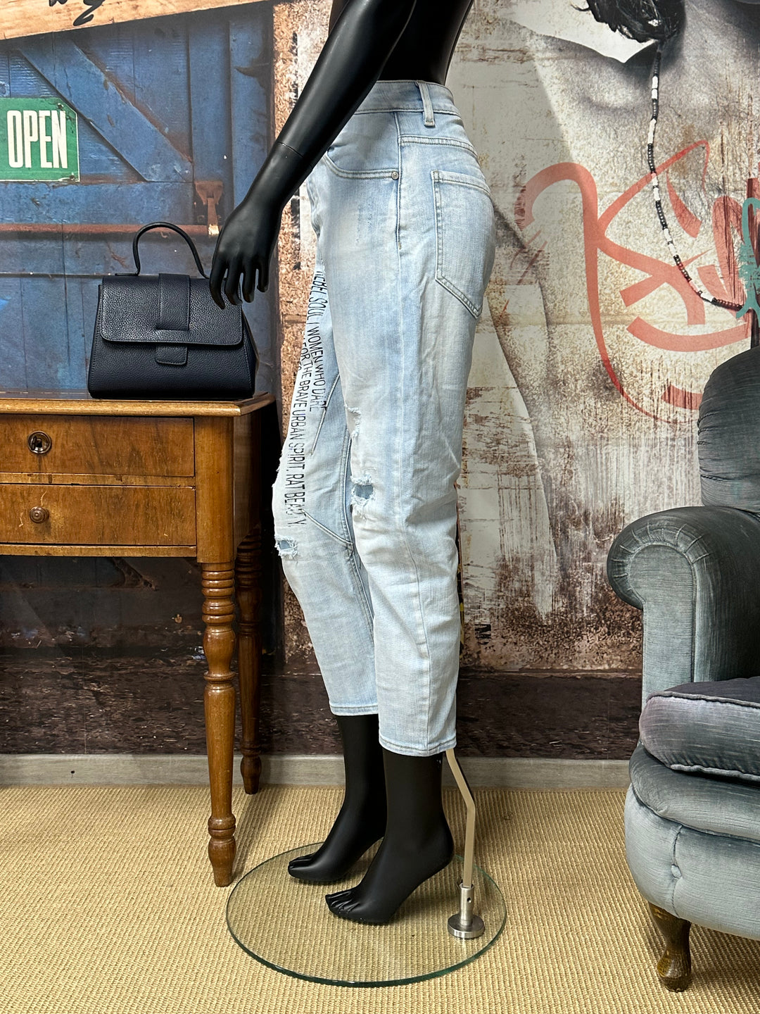 Hellblaue Jeans „Rebelle & Urbain” (S ➡️ XL)