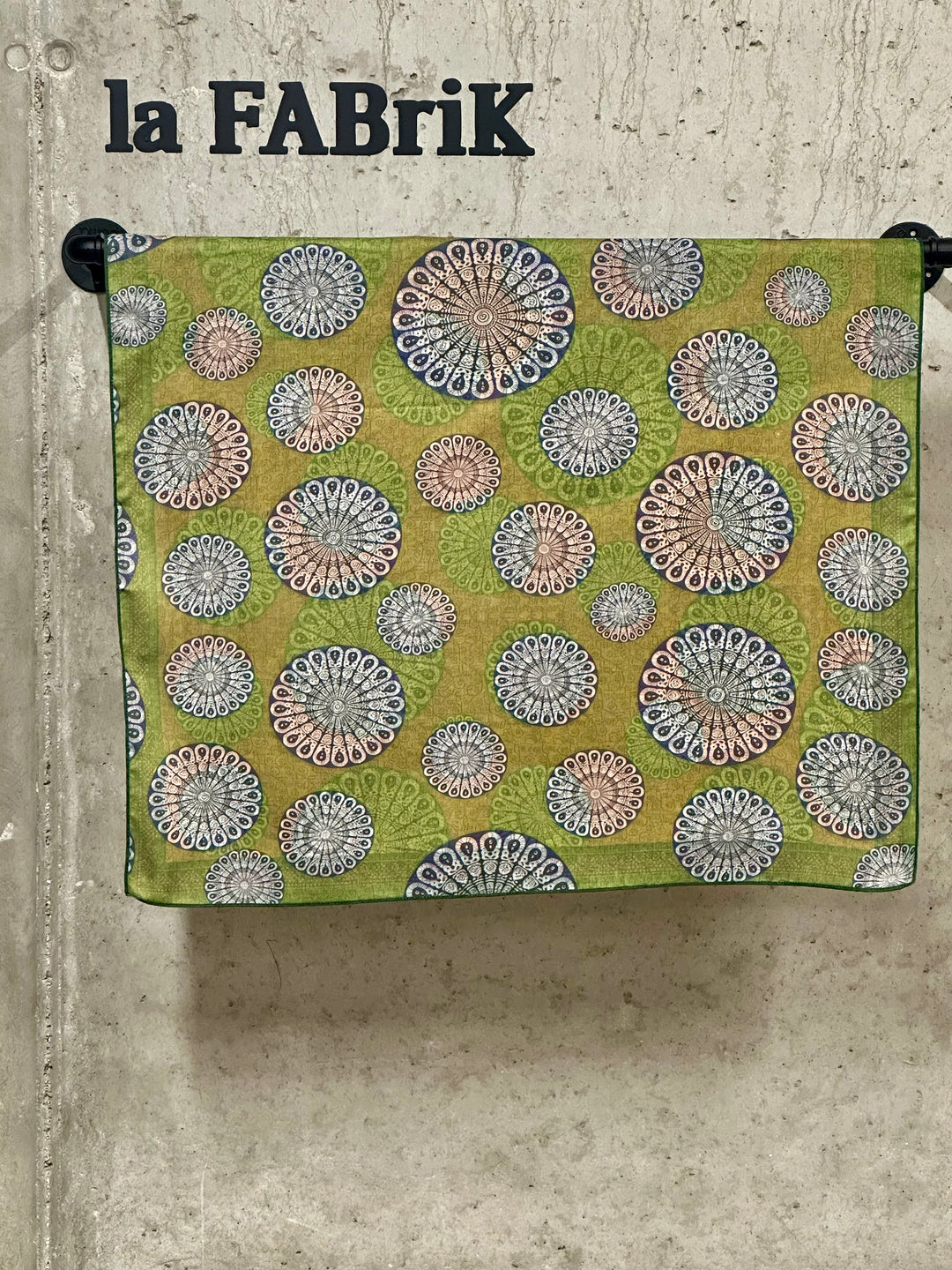 Foulard carré &amp; réversible imprimé style Mandala «Joy» 100% viscose