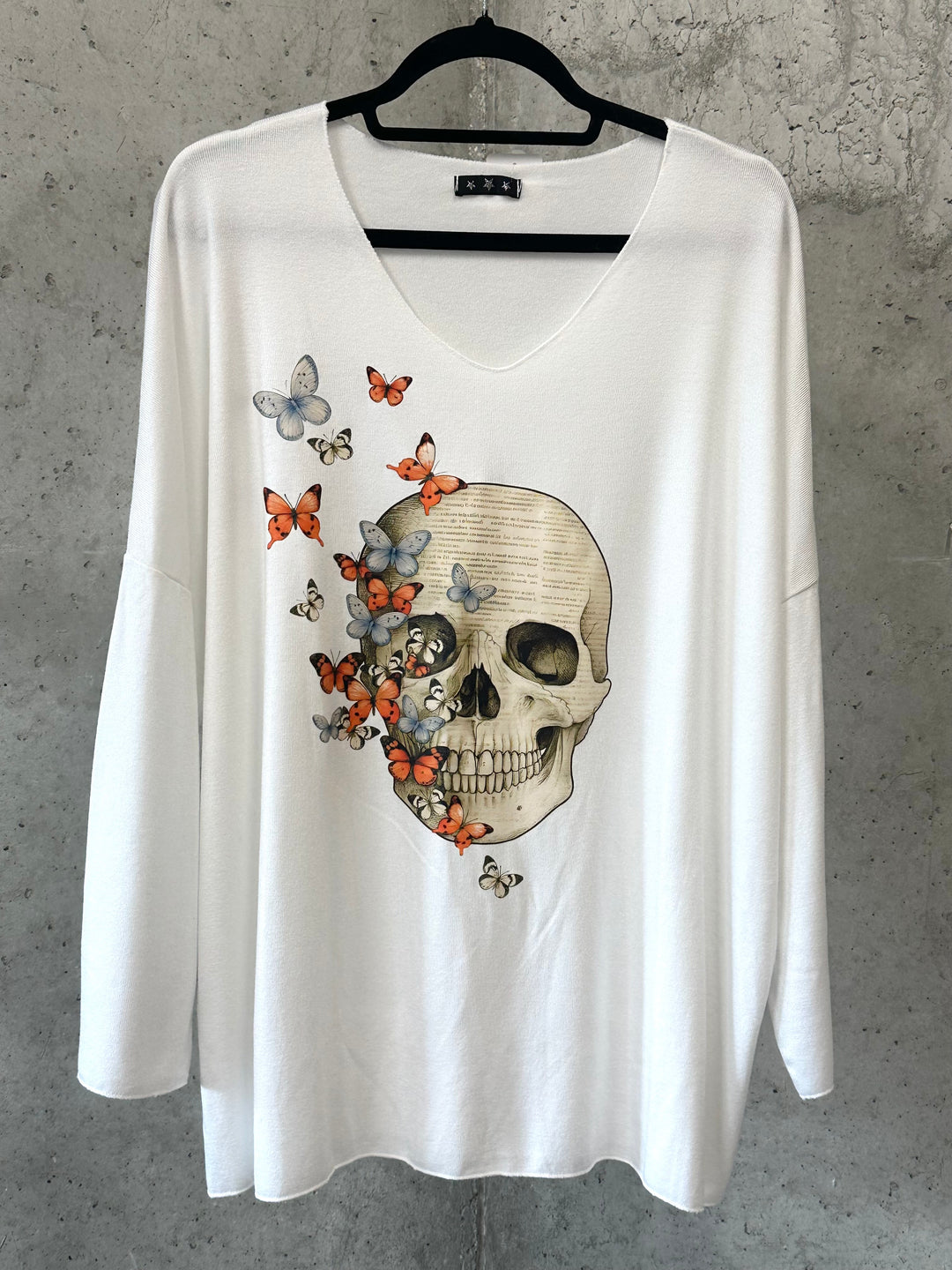 Oversize-Pullover mit V-Ausschnitt „Totenkopf & Schmetterlinge“ (44/48) MADE IN ITALY