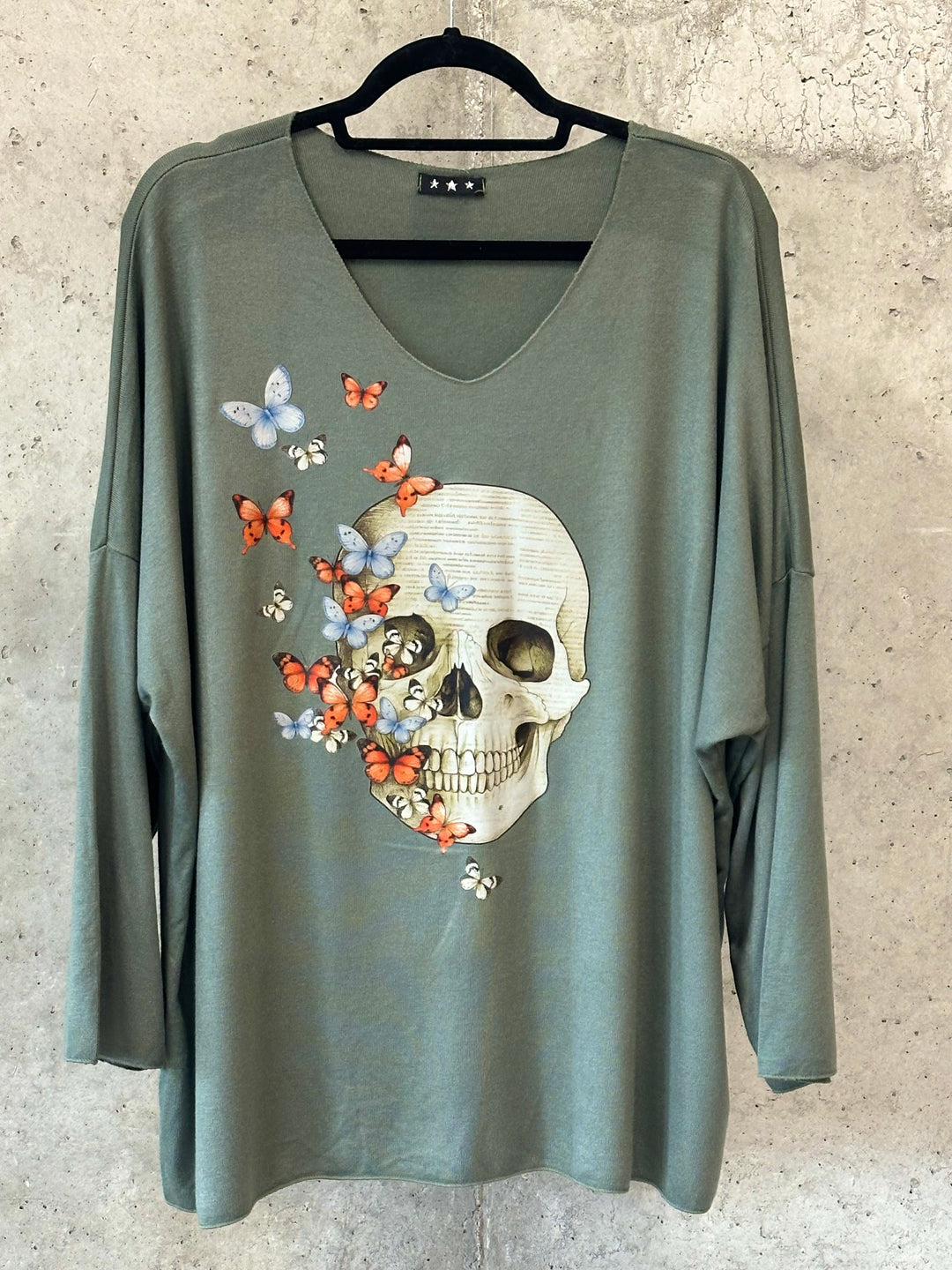 Oversize-Pullover mit V-Ausschnitt „Totenkopf & Schmetterlinge“ (44/48) MADE IN ITALY