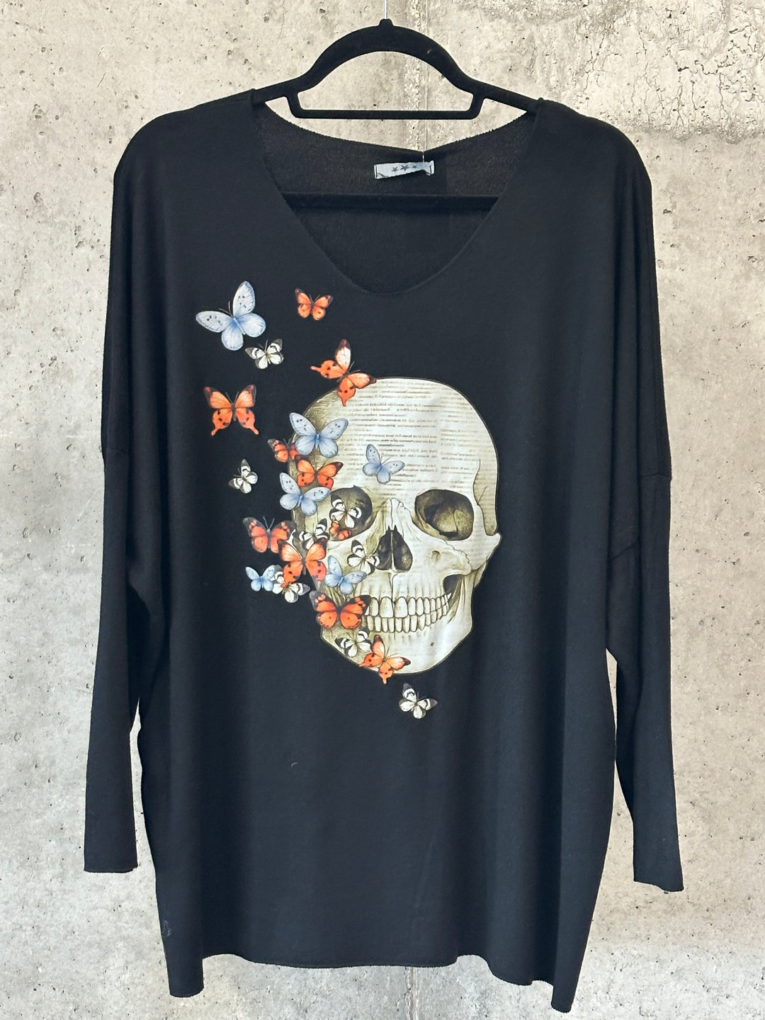 Oversize-Pullover mit V-Ausschnitt „Totenkopf & Schmetterlinge“ (44/48) MADE IN ITALY
