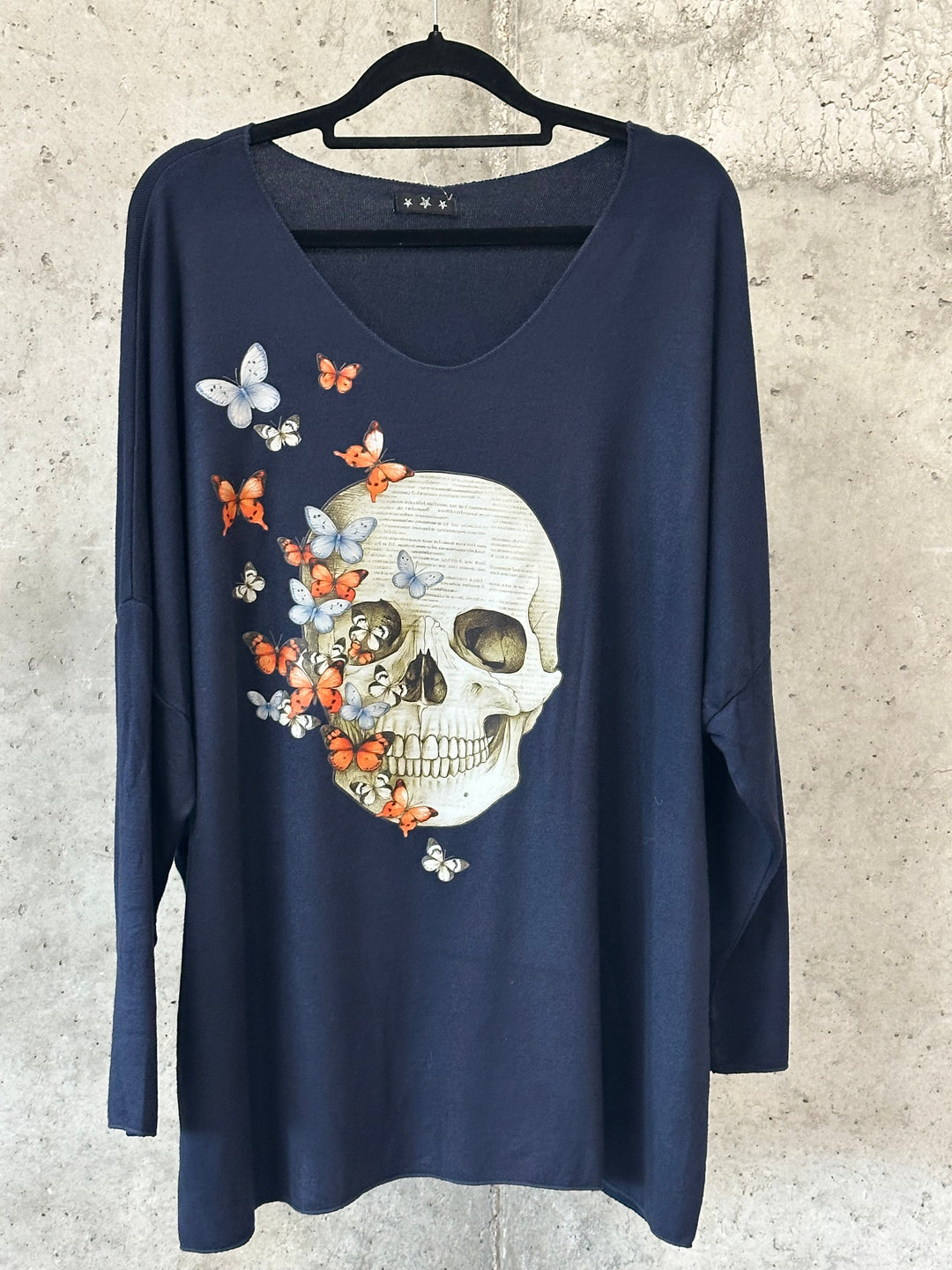 Oversize-Pullover mit V-Ausschnitt „Totenkopf & Schmetterlinge“ (44/48) MADE IN ITALY