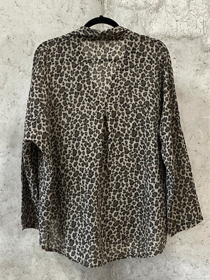Bluse „Leopard“ aus taupefarbenem, schwarzem und braunem Baumwollvoile (40/44) MADE IN ITALY