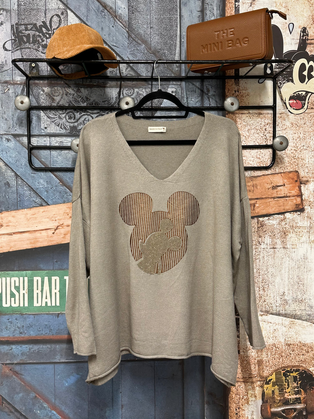 Oversize-Pullover mit V-Ausschnitt in Taupe „Mickey” (44/48) MADE IN ITALY