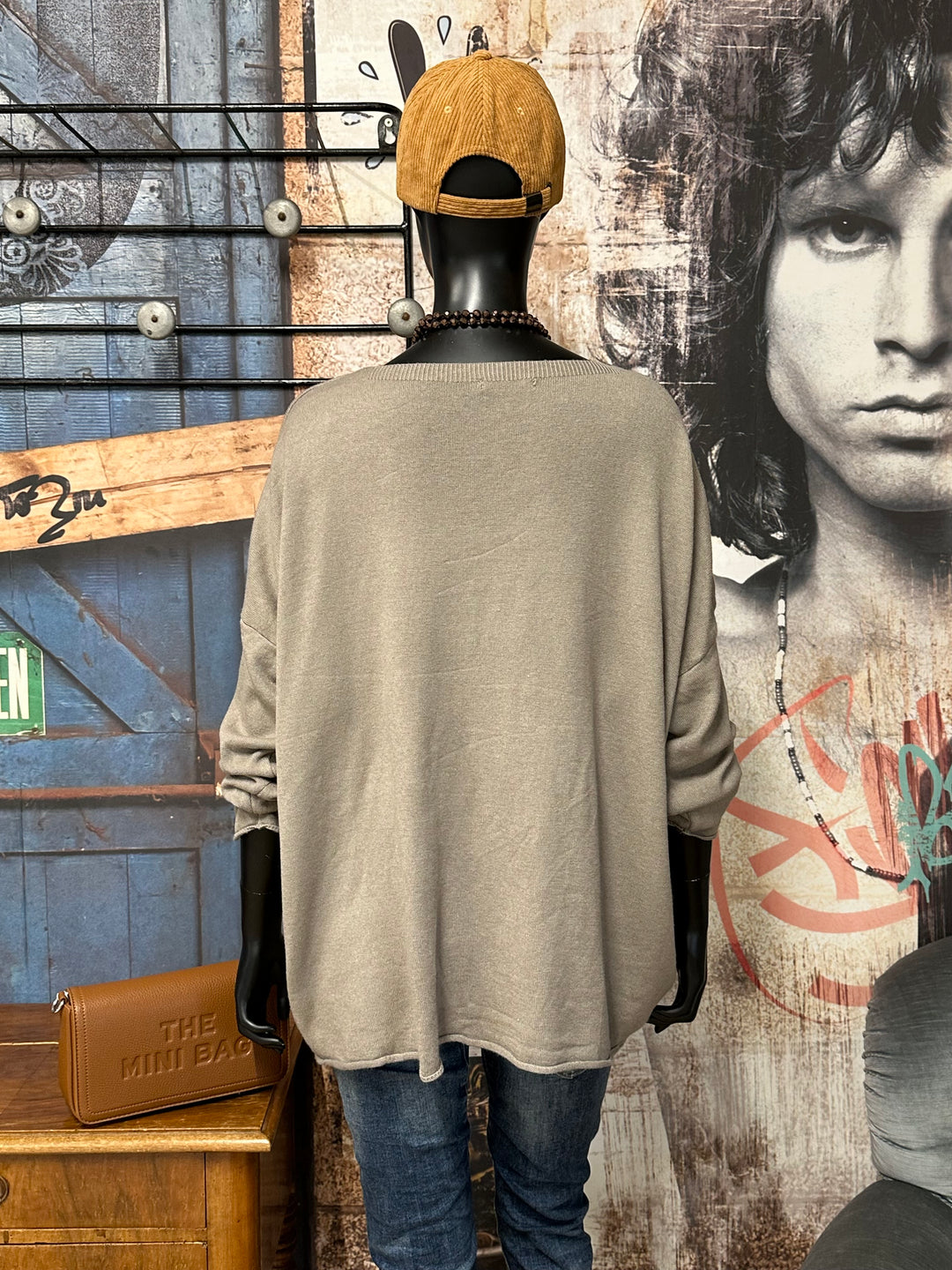 Oversize-Pullover mit V-Ausschnitt in Taupe „Mickey” (44/48) MADE IN ITALY