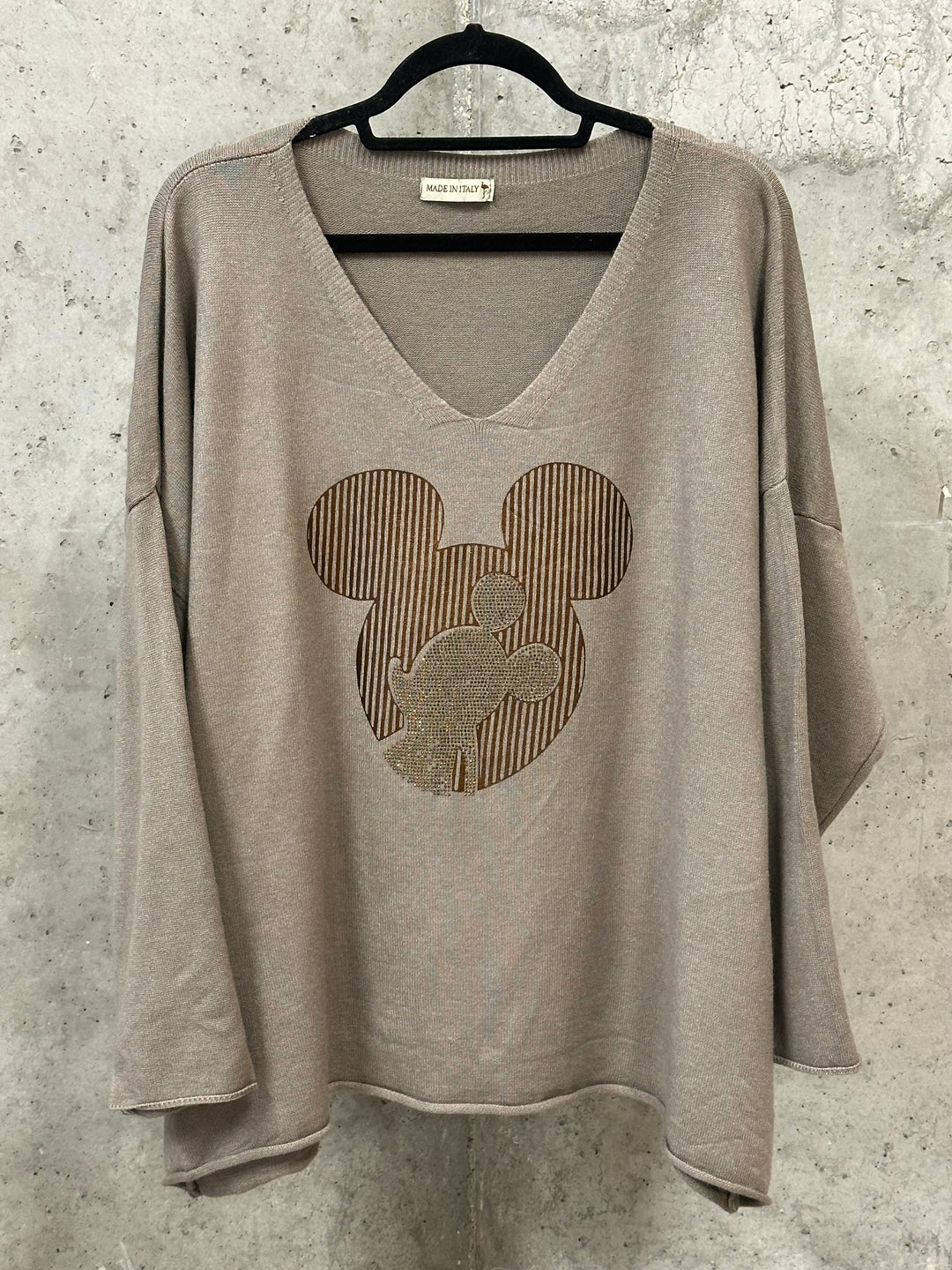 Oversize-Pullover mit V-Ausschnitt in Taupe „Mickey” (44/48) MADE IN ITALY
